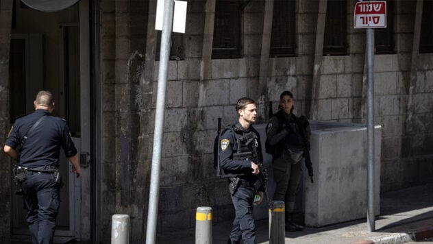 Vicino a Tel Aviv, un camion si è schiantato contro una fermata dell'autobus: non si esclude un attacco terroristico 