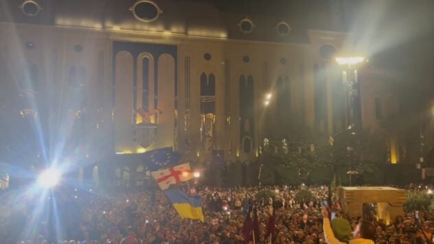 Proteste in Georgia: l'opposizione chiede la ripetizione delle elezioni e la folla ha fischiato Orban