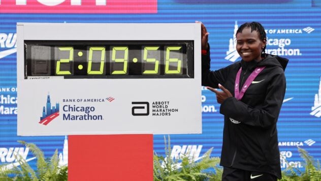 Il keniano ha aggiornato di quasi due minuti il ​​record mondiale della maratona