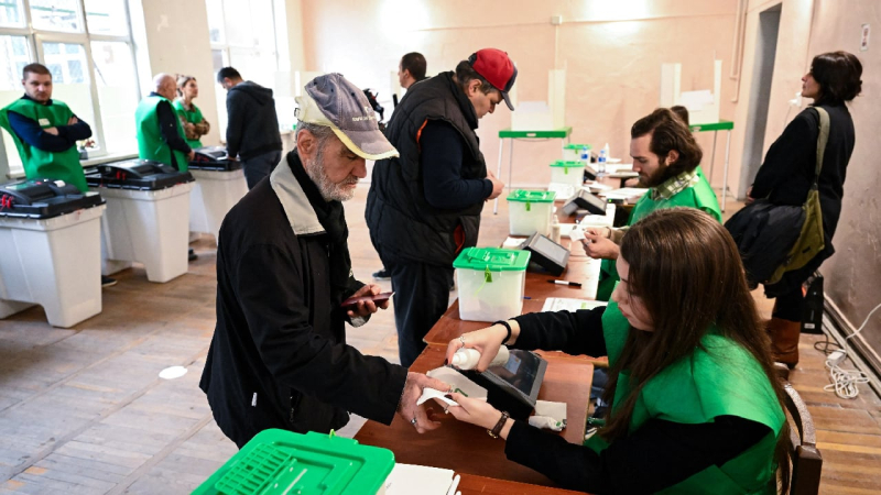 Novità del 27 ottobre: ​​sparatoria contro persone a Selidovo, i risultati delle elezioni in Georgia e l'attacco notturno a Kiev