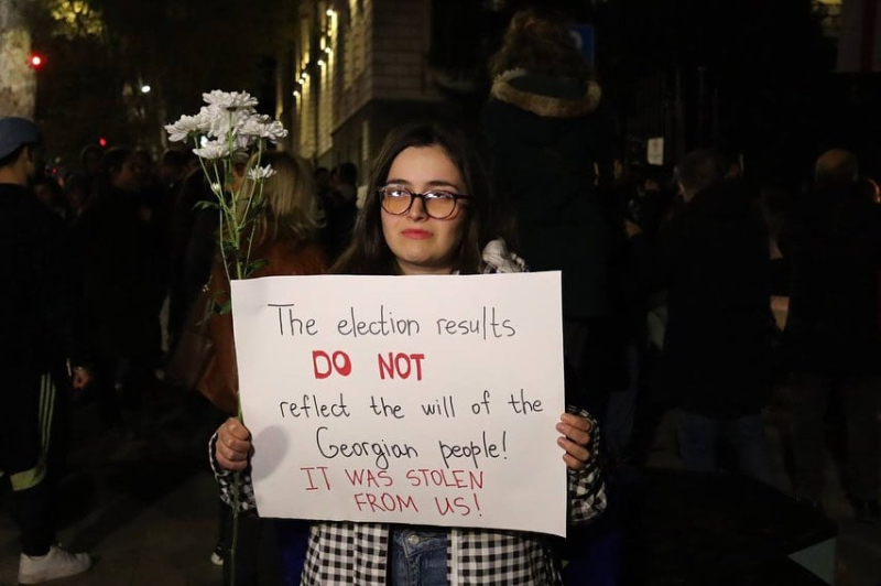 Scegliamo l'Europa e non la Russia : a Tbilisi, gli studenti hanno protestato davanti al parlamento