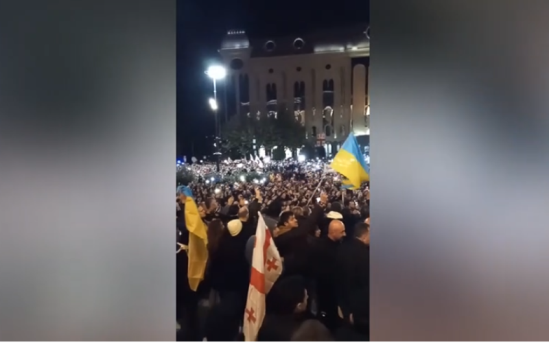 Proteste a Tbilisi: il presidente della Georgia ha annunciato una falsificazione totale (video)