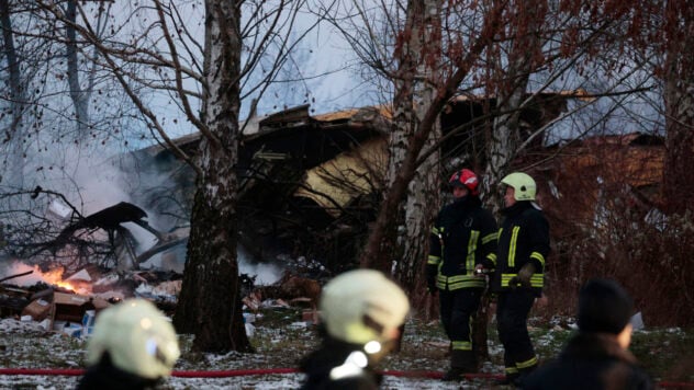 Aereo cargo DHL si è schiantato vicino a un edificio residenziale a Vilnius: ci sono morti e feriti