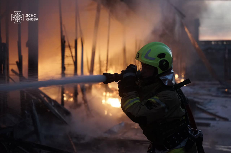 Esplosioni a Kiev: un attacco di droni ha causato distruzione e incendi in 6 distretti, ci sono state vittime