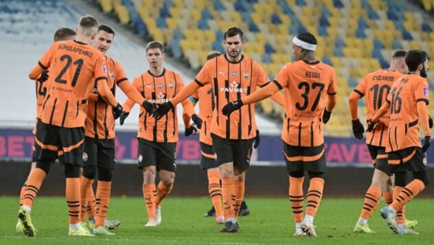 Lo Shakhtar ha sconfitto Ingulets, segnando sei gol “secchi”” /></p>
<p> < p >Donetsk Lo <strong>Shakhtar</strong> ha sconfitto gli <strong>Ingulets</strong> nel 14esimo turno della Premier League ucraina.</p>
<p>Incontro Shakhtar — L'Inhulets si è svolto a Leopoli nell'omonima arena e si è concluso con la vittoria dei minatori con un punteggio di 6:0.</p>
<h2>Shakhtar — Inguletti: come è andata la partita</h2>
<p>Durante la partita le squadre hanno avuto un possesso di palla quasi uguale, ma in termini di occasioni e tiri la squadra di Marino Pusic ha completamente superato gli avversari. I minatori hanno effettuato sette tiri e tutti sono andati in porta, mentre i giocatori degli Ingulets avevano 90 minuti — nemmeno un tiro in porta.</p>
<p>Ora guardano </p>
<p>Gli ospiti hanno tenuto la porta chiusa a lungo. Al 43° minuto, il portiere degli Ingulets <strong>Alexey Palamarchuk</strong> ha parato un calcio di rigore di <strong>Georgy Sudakov.</strong></p>
<p>Ma già nel momento compensato dall'arbitro, i minatori ha comunque segnato un gol dopo un tiro preciso <strong>Artem Bondarenko.</strong></p>
<p>All'inizio del secondo tempo, lo Shakhtar ha portato il punteggio a un punteggio schiacciante in tre minuti grazie ai gol di <strong>Bartol Franjic</strong> e <strong>Kevin.</strong></p>
<p>Successivamente , i minatori hanno segnato altri tre gol contro Ingulets. Al 70° minuto <strong>Eguinaldo</strong> ha segnato e poi <strong>Alexander Zubkov</strong> ha portato il punteggio sul 5:0. Il punto finale della partita è stato segnato da <strong>Eguinaldo</strong>, autore di una doppietta.</p>
<h3>Shakhtar — Kolos — 6:0</h3>
<ul>
<li><strong>Gol:</strong> Bondarenko, 45+1 Franjic, 47 Kevin, 50 Eguinaldo, 70, 85 Zubkov, 79</li>
</ul>
<p> < p>Dopo aver giocato 13 partite del campionato ucraino, lo Shakhtar ha 29 punti ed è al terzo posto. Il leader dell'UPL è la Dynamo (35 punti in 13 partite), e l'Alessandria è al secondo posto (32 punti in 12 partite).</p>
<p>Ingulets occupa l'ultimo, 16° posto nel torneo, con solo sei punti.</p>
<p>Lo Shakhtar giocherà la prossima partita di Champions League contro il PSV olandese. La partita si svolgerà il 27 novembre a Eindhoven.</p>
</p></p>
<!-- AddThis Advanced Settings above via filter on the_content --><!-- AddThis Advanced Settings below via filter on the_content --><!-- AddThis Advanced Settings generic via filter on the_content --><!-- AddThis Related Posts below via filter on the_content --><div class=