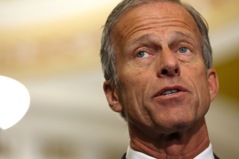 Il repubblicano John Thune è diventato il nuovo leader del Senato degli Stati Uniti: cosa ha detto sull'Ucraina e Zelenskyj