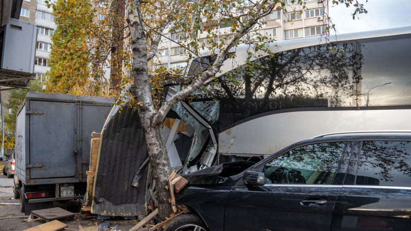 Incidente stradale su Teremki a Kiev: l'autobus è volato fuori strada, lì erano morti e feriti