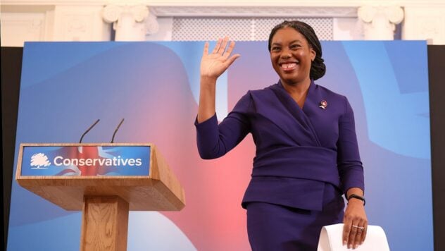 Kemi Badenoch sostituisce Rishi Sunak come leader dei conservatori britannici