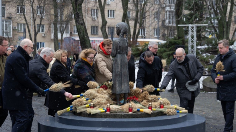 Zelenskyj ha onorato la memoria delle vittime dell'Holodomor: il nostro dovere è dire al mondo la verità