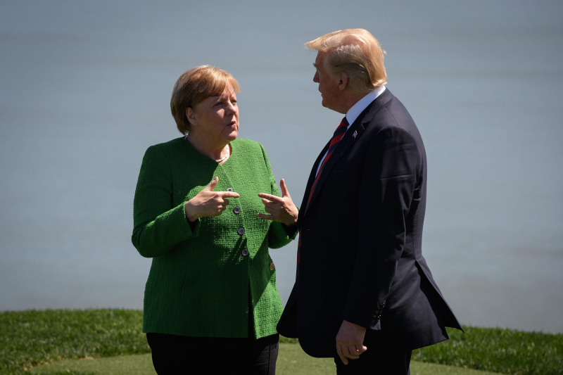 Affascinata da Putin: la Merkel ha descritto Trump nelle sue memorie