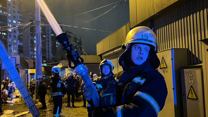 A Kiev, due persone sono rimaste ferite durante un incendio al mercato, Servizio di emergenza statale