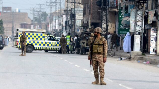 Un attacco terroristico avvenuto in una stazione ferroviaria in Pakistan: almeno 25 morti, decine di feriti