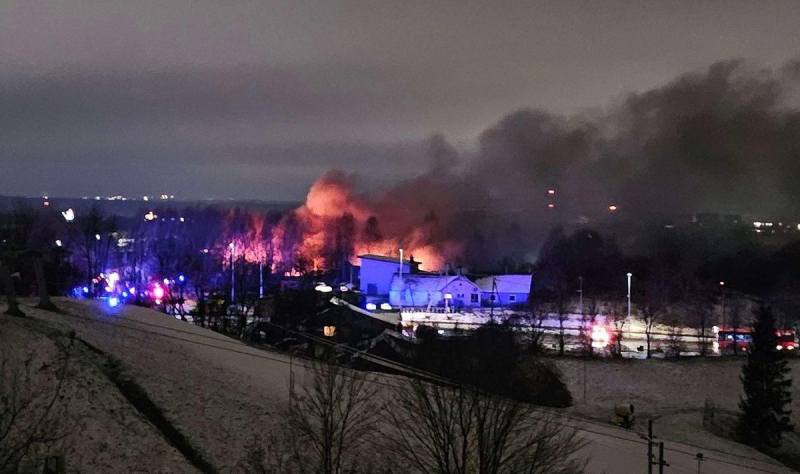 A Vilnius, un aereo da trasporto è caduto direttamente su una casa