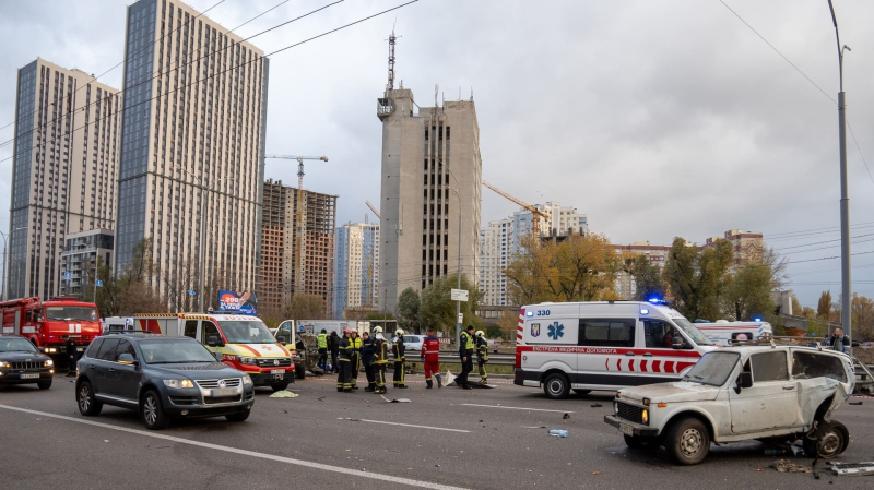 Incidente stradale a Teremki a Kiev: l'autobus è volato fuori strada, ci sono morti e feriti