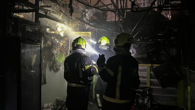 A Kiev, due persone sono rimaste ferite durante un incendio al mercato - Servizio di emergenza statale