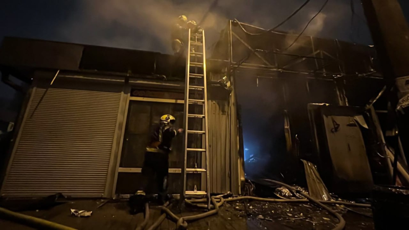 A Kiev, due persone sono rimaste ferite durante un incendio al mercato - Servizio di emergenza statale