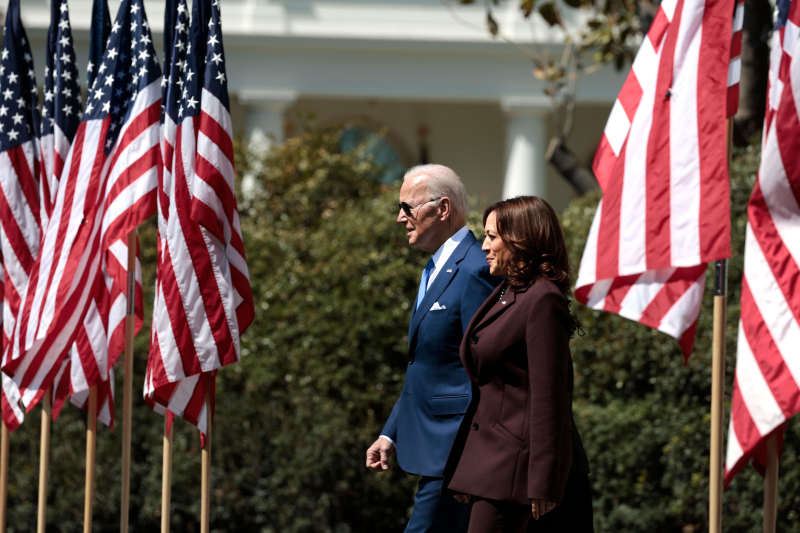 Biden e Harris sono apparsi insieme in pubblico per la prima volta dalla vittoria elettorale di Trump