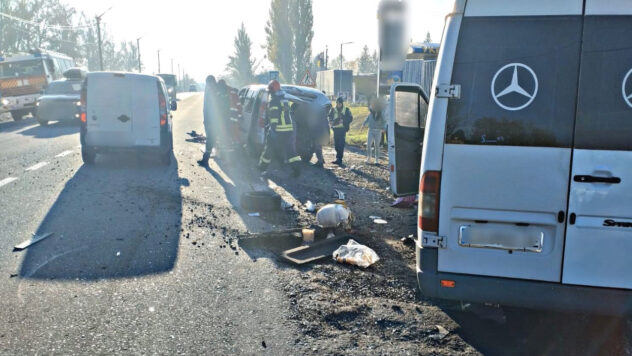 Due auto e un minibus si sono scontrati vicino a Kiev: tra i 9 feriti c'era un bambino