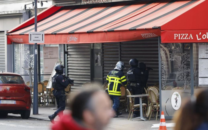 Ostaggi presi nella periferia di Parigi: figlio  ristoratore si è barricato nel locale di suo padre