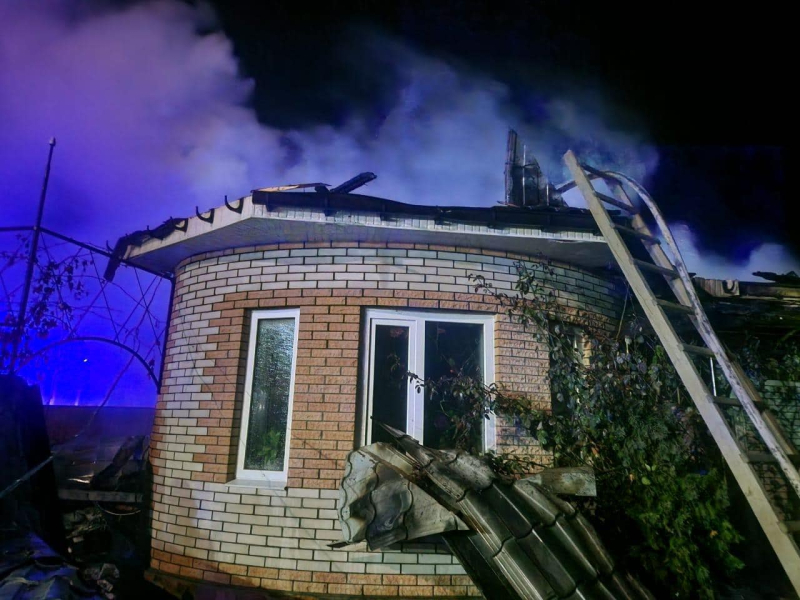 Un drone russo è caduto su una casa privata nella regione di Vinnytsia, provocando un incendio