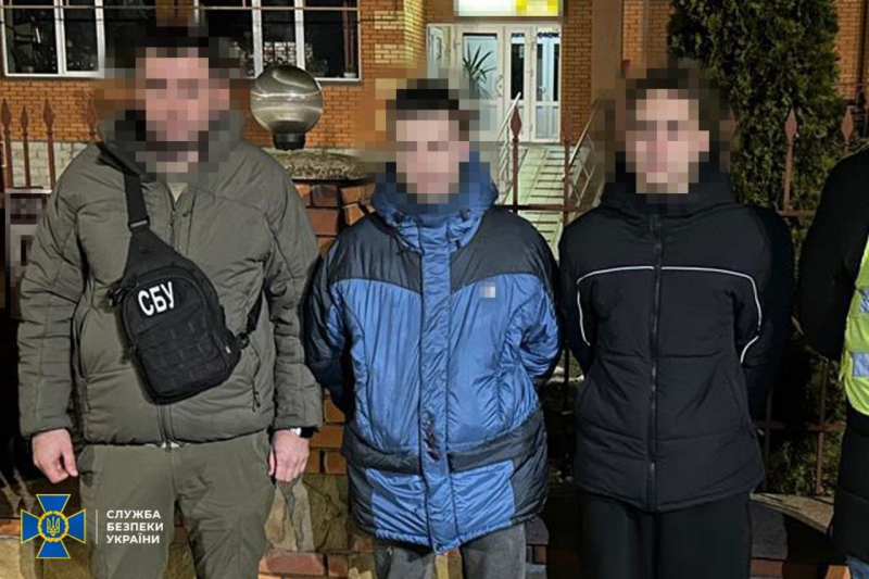 SBU e la polizia nazionale hanno arrestato due gruppi di piromani di veicoli militari in un giorno