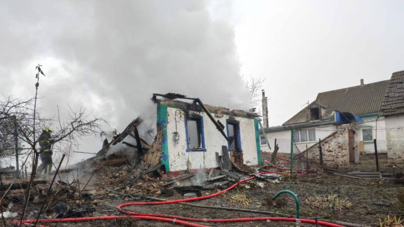 Bombardamento della regione di Chernihiv da parte dei droni: una casa era in fiamme nel distretto di Priluki