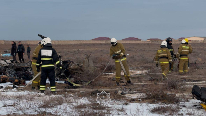 Incidente aereo in Kazakistan: tutto quello che sappiamo, perché è coinvolta la Federazione Russa e come proseguiranno le indagini