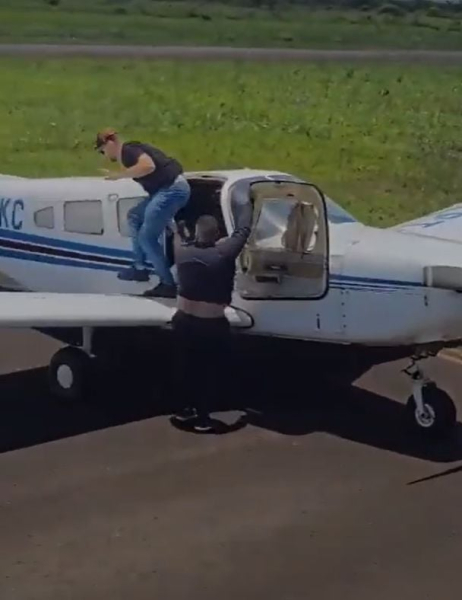 Due piloti sono stati fermati sulla pista con quasi mezza tonnellata di cocaina – foto