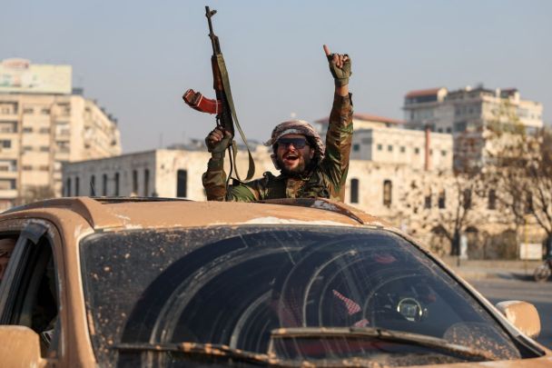 Punto di svolta: festeggiare per le strade del rovesciamento del regime di Assad in Siria (foto, video)