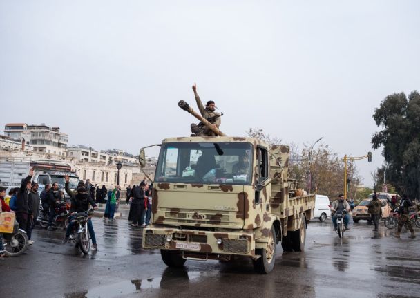 Punto di svolta: festeggiare per le strade del rovesciamento del regime di Assad in Siria (foto, video)