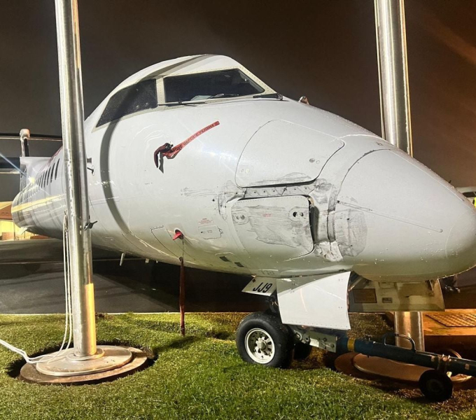 Il pilota dell'aereo si è dimenticato di clicca sul freno in aeroporto: come è finita (foto)