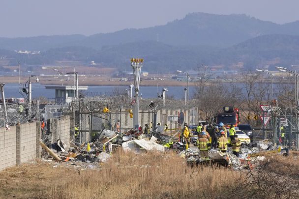 Tragedia in Corea del Sud: l'aereo si è schiantato e bruciato, più di 170 morti