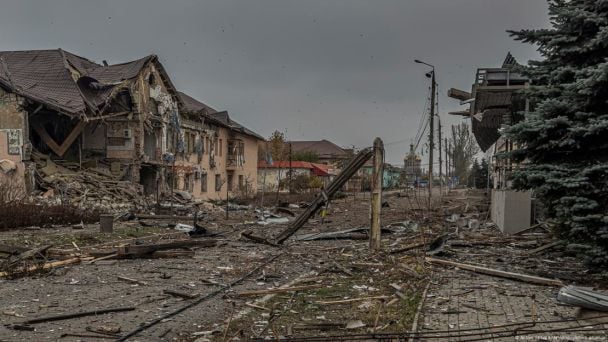 Come Ramtayshn ha aiutato l'Ucraina e cosa succederà con l'arrivo di Trump? /></p>
<p>In un colloquio con DW a margine dell'incontro di Ramstein, l'Alto rappresentante dell'UE per gli affari esteri e la politica di sicurezza, Kaja Kallas, ha sottolineato la disponibilità dell'UE a proseguire il lavoro di questo gruppo di contatto. “I Rammstein erano un ottimo format per supportare l'Ucraina, e l'America ne fa parte”, ha detto. “Al momento non abbiamo segnali che questo format non continuerà. No, continueremo a discuterne. Penso che i paesi europei sono pronti a prendere questo posto e continuare a sostenere l'Ucraina.</p>
<p>Allo stesso tempo, Joshua Shifrinson, esperto di sicurezza presso il Cato Institute di Washington, ha suggerito in una conversazione con DW che dopo il 20 gennaio, la nuova amministrazione americana si concentrerà principalmente sui tentativi di raggiungere un accordo diplomatico, ma con una conclusione più modesta. obiettivo più importante del raggiungimento di un accordo di pace completo. “Penso che sia più probabile che assisteremo a una sorta di (accordo – ndr) cessate il fuoco che ridurrà gradualmente i combattimenti e la loro intensità, simile a quello che abbiamo visto in Corea nel 1953, o alle varie tregue arabo-israeliane che si sono tenute per un periodo di tempo, almeno negli anni '50 e '60, prima che la pace fosse formalizzata decenni dopo”, suggerisce Shifrinson.</p>
<p>L'inviato speciale di Trump per l'Ucraina e la Russia Keith Kellogg ha detto ieri a Fox News che si aspetta che la guerra in Ucraina, che terminerà entro i primi 100 giorni dall'insediamento di Trump.</p>
<p>L'amministrazione Biden spera che l'ultimo pacchetto di aiuti aiuterà i gruppi di contatto nel formato “Rammstein” a rafforzare Kiev nei prossimi negoziati. Circa l'80-90 percento delle attrezzature già promesse dagli Stati Uniti saranno consegnate all'Ucraina in tempi rapidi prima della fine dell'amministrazione Biden, hanno affermato i funzionari, ad eccezione di un gruppo di veicoli militari che sono ancora in fase di riparazione. p> </p>
<p><em> Dmitry Kanevsky, Deutsche Welle</em></p>
<h4>Argomenti correlati:</h4>
<p>Altre notizie</p>
<!-- AddThis Advanced Settings above via filter on the_content --><!-- AddThis Advanced Settings below via filter on the_content --><!-- AddThis Advanced Settings generic via filter on the_content --><!-- AddThis Related Posts below via filter on the_content --><div class=