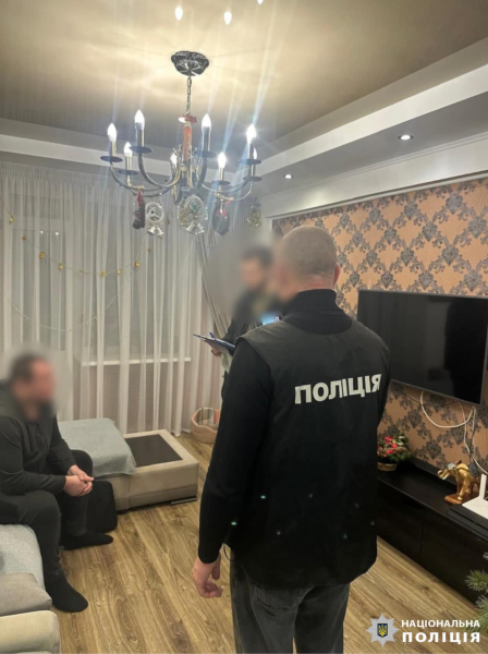 Nella regione di Kiev, l'ex capo del VVK e un agente di polizia statale hanno aiutato a arruolare i renitenti per 10.000 dollari