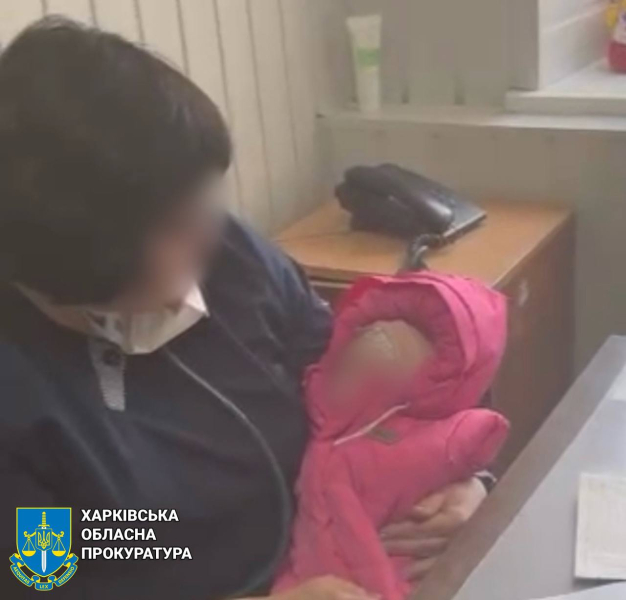 A Kharkiv, una madre ha venduto il suo bambino per 20.000 dollari perché voleva comprare un'auto: la donna è stata arrestata