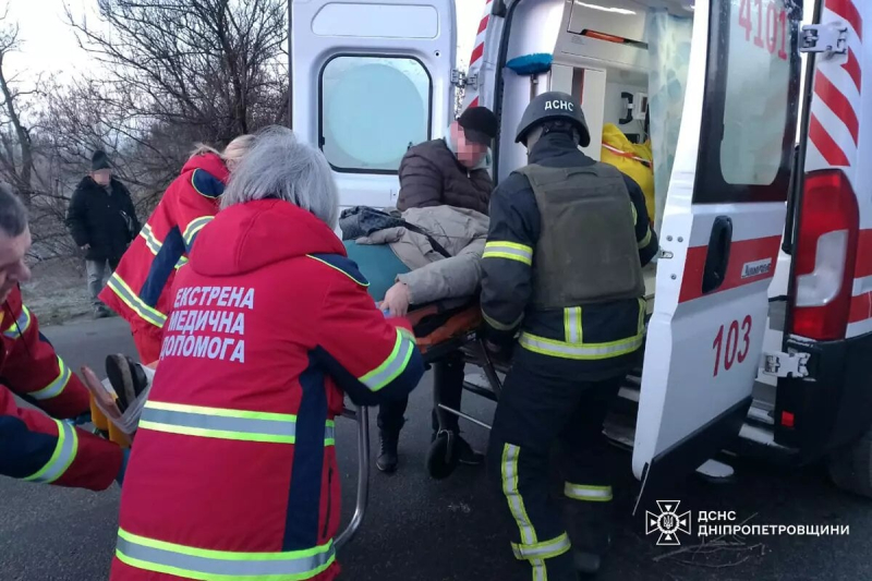 Un autobus sbanda fuori strada nella regione di Dnipropetrovsk: 14 feriti