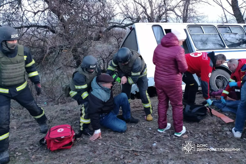 Un autobus è uscito di strada nella regione di Dnipropetrovsk: 14 persone sono rimaste ferite