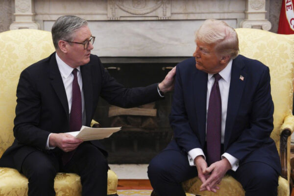 Il Primo Ministro britannico ha parlato con Trump alla vigilia della sua chiamata a Putin: cosa abbiamo concordato