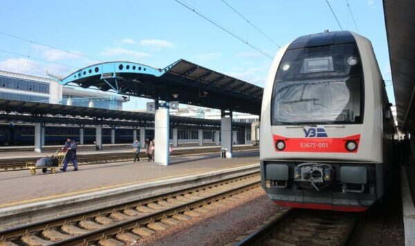 Sull'acquisto di vernice e linoleum: Ukrzaliznytsia ha scoperto un piano di furto da 15 milioni di grivne