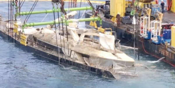 Lo yacht Bayesian è stato recuperato al largo della Sicilia dopo essere affondato con a bordo il miliardario britannico Mike Lynch