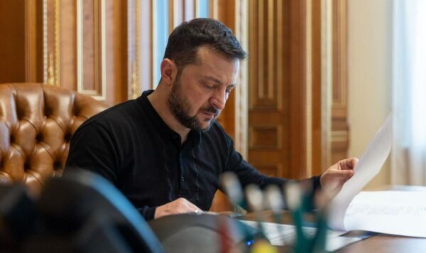 Petrolio a 30 dollari e isolamento della Russia: Zelensky annuncia la ricetta per porre fine alla guerra