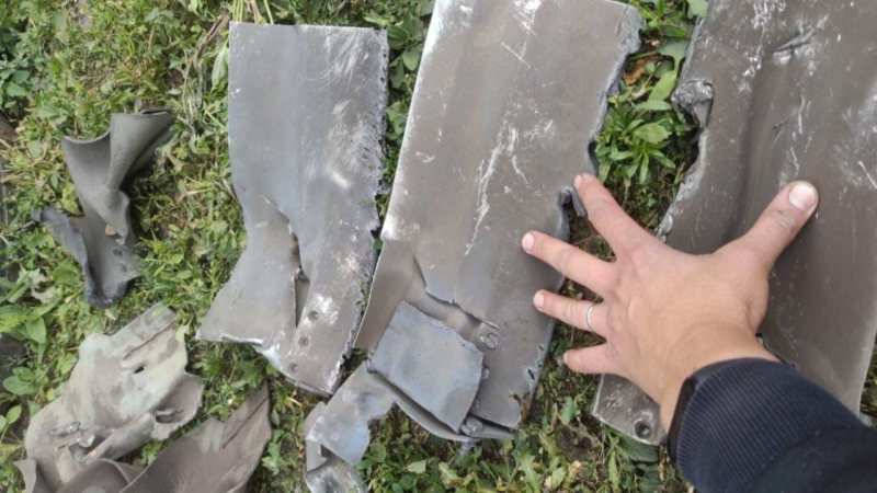 Una bomba ha colpito una linea elettrica a Tsupovka, nella regione di Kharkiv: il villaggio è senza elettricità Foto 1