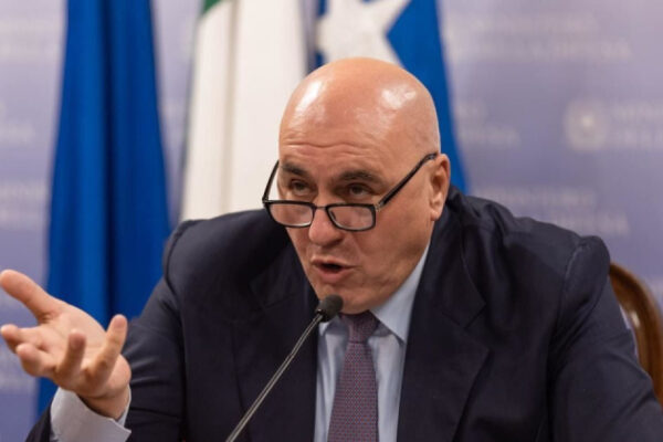 Il ministro della Difesa italiano afferma che la NATO nella sua forma attuale non ha senso