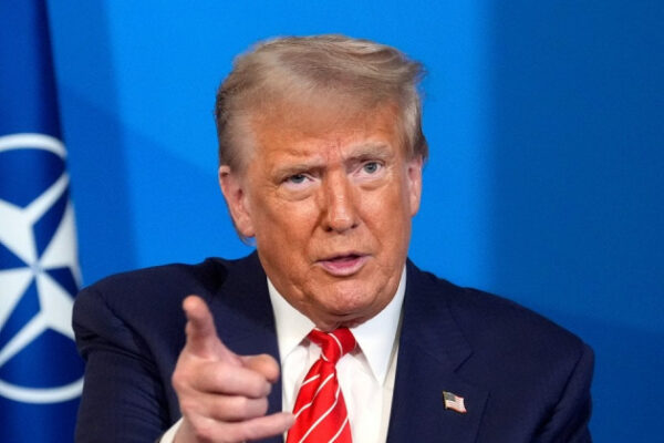 Meloni suggerisce a Trump di trattare la Russia come l'Iran