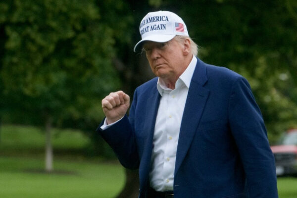 Trump giustifica l'attacco all'Iran dicendo che “avrebbe ucciso migliaia di americani”