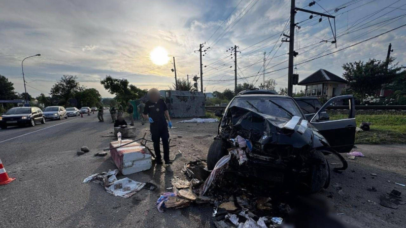 In Transcarpazia, un incidente stradale ha causato la morte di un militare del DPSU. Foto: Polizia Nazionale