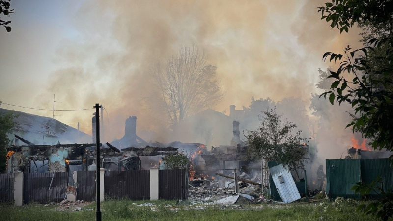 Esplosioni a Sumy e nella regione: incendi dopo l&#39;attacco di un drone e vittime tra i KAB (Foto 1)