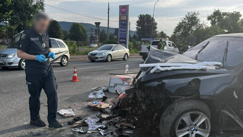 In Transcarpazia, un incidente stradale ha causato la morte di un militare del DPSU. Foto: Polizia Nazionale