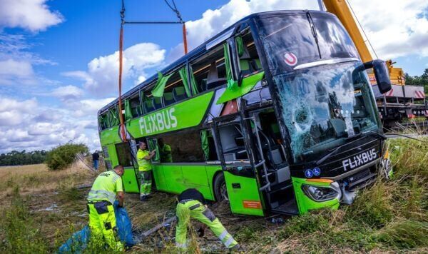 Anche ucraini tra le vittime: autobus Flixbus si ribalta in Germania