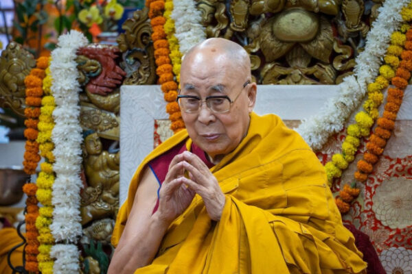 Il Dalai Lama fa una nuova previsione: ecco cosa ha detto